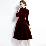 Standing At The New Women's Elegant And Fashionable Court Style Hepburn Long-Sleeved Velvet Dress In Autumn And Winter 2025 68HZ